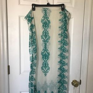 White scarf with teal design